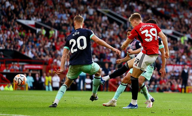 Tottenham ky hop dong voi Scott McTominay thay vi Conor Gallagher 