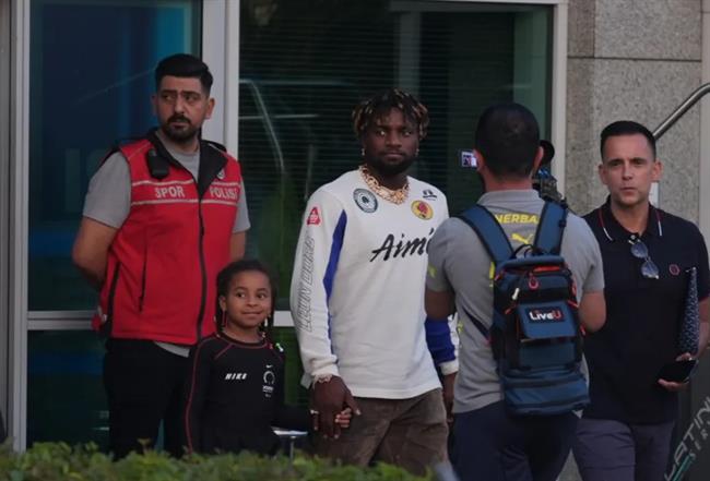 Allan Saint-Maximin tro thanh hoc tro cua Jose Mourinho o Fernebarce