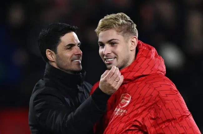 Mikel Arteta muon giu Emile Smith Rowe o lai Arsenal