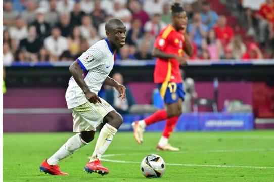 West Ham muon dua Kante tro lai Premier League