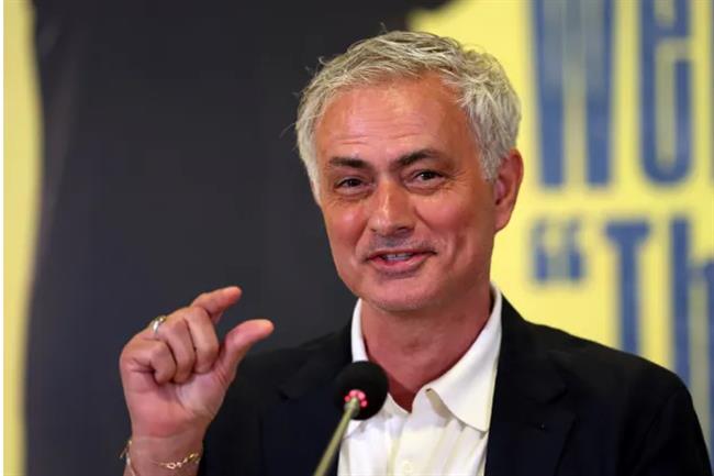 Jose Mourinho nham toi Tottenham va Roma trong buoi hop bao ra mat Fenerbahce