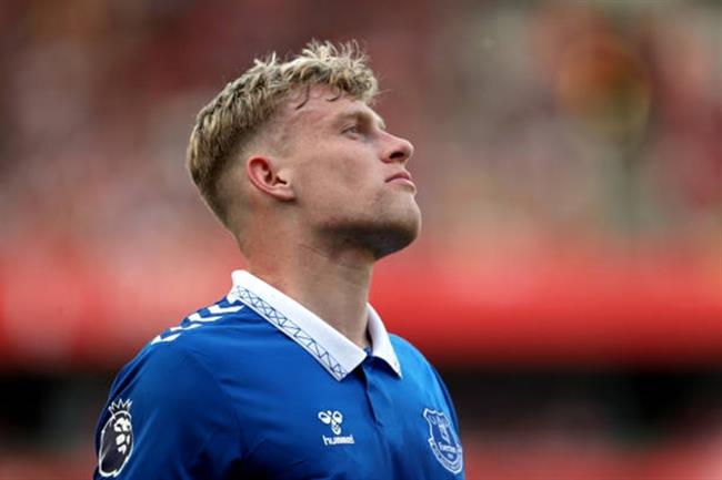 Jarrad Branthwaite tu choi gia han hop dong voi Everton