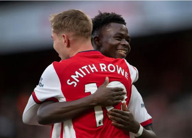 Bukayo Saka gui tin nhan day cam xuc den Emile Smith Rowe