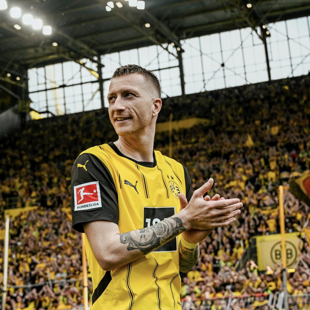 Marco Reus co lan ra san cuoi cung tai Signal Iduna Park trong tran dau Dortmund truoc Darmstadt., 123b, trang chủ 123b